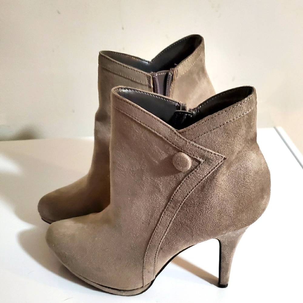 💖Grey booties by Limelight! Size 8 M perfect!